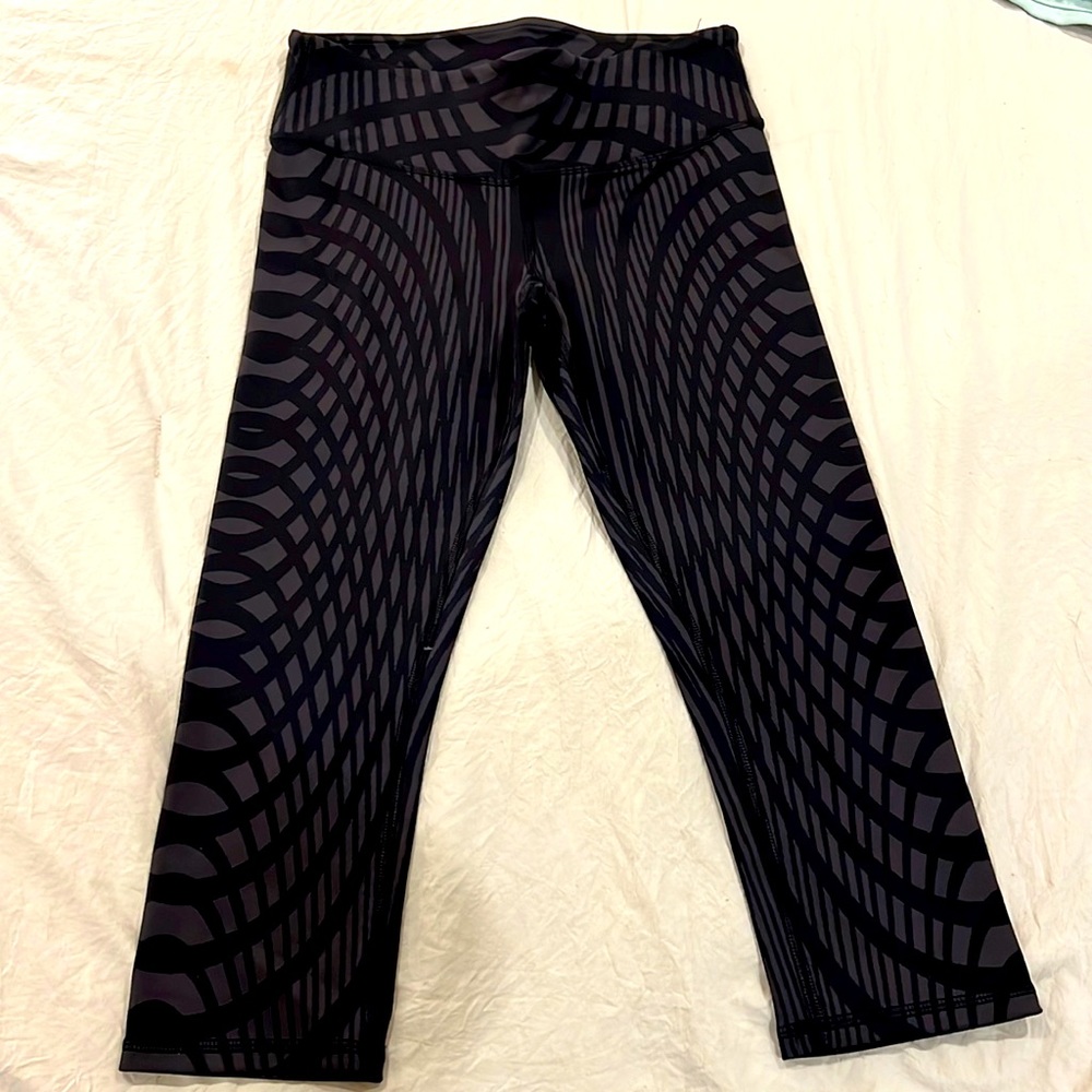 XS Cropped Alo Yoga Pants